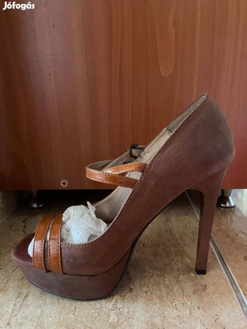 Qupid barna magas sarkú elegáns női szandál 38,5 Új