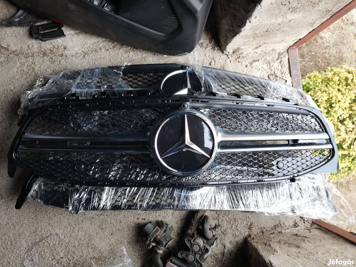 R0302 A1188881600 Mercedes W118 CLA Új AMG Kamerás Rács Ezüst