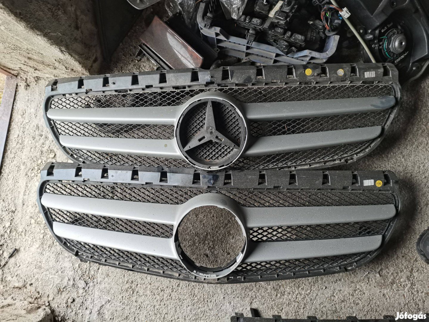 R0302 A2468880460 Mercedes w246 B Class Új Rács Hűtőrács Szürke