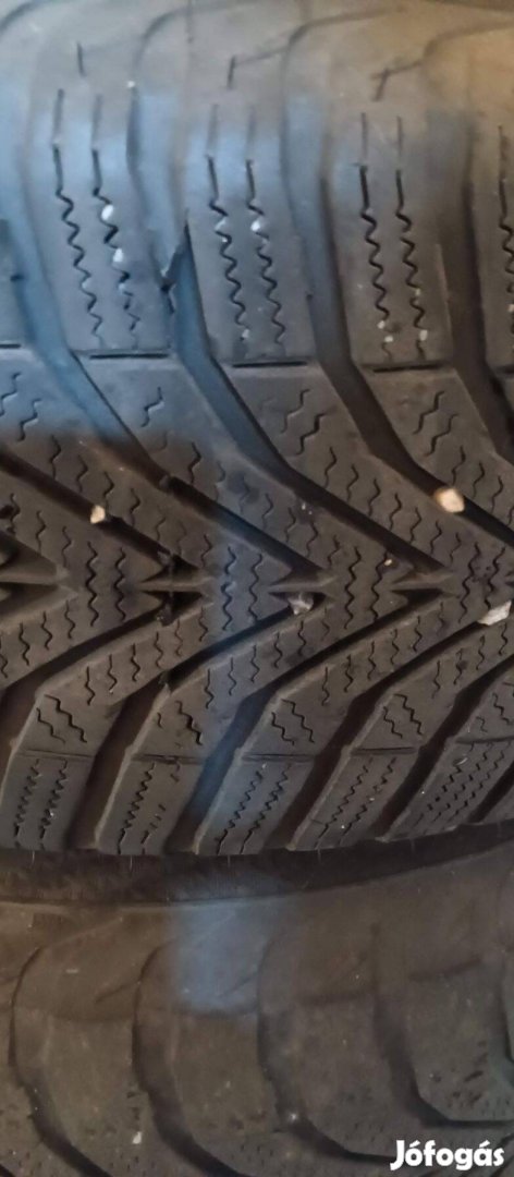 R15 téligumi szett 195/65 lemezfelnin
