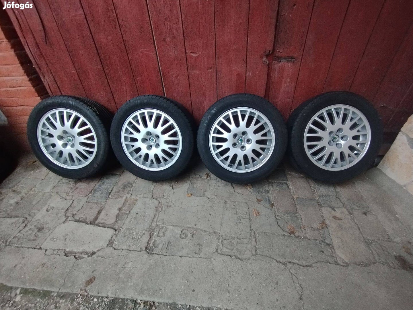 R16 5x100 Alufelni garnitúra gumikkal Skoda Seat VW stb