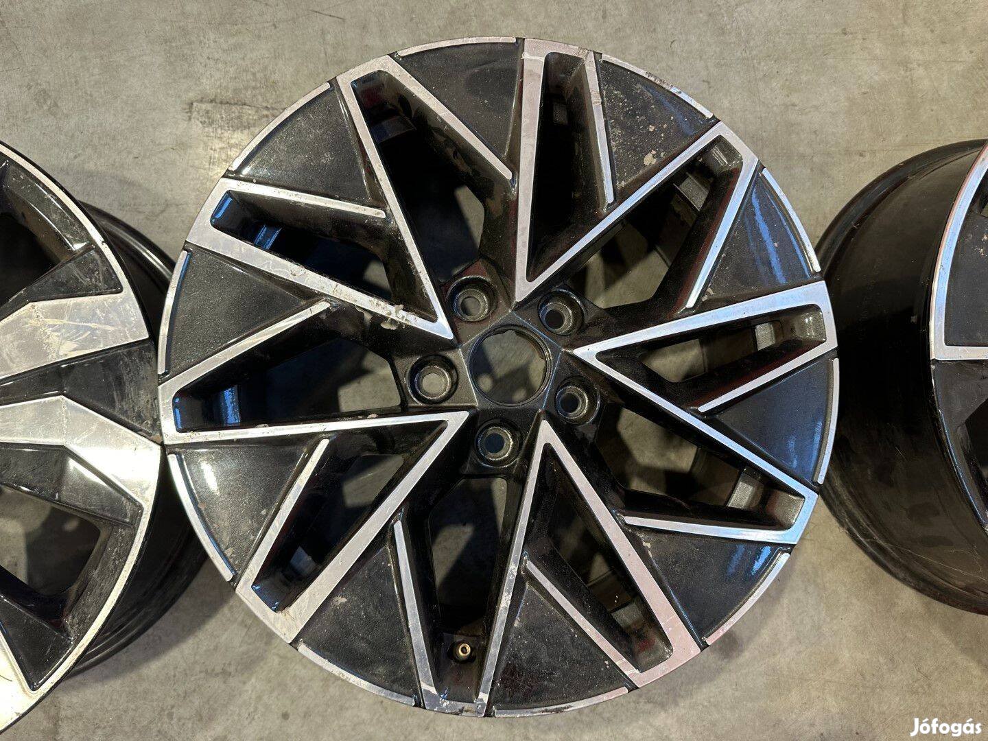 R17 Original Skoda 7J ET46 - 5E3 601 025C 5E3601025C 1db alufelni