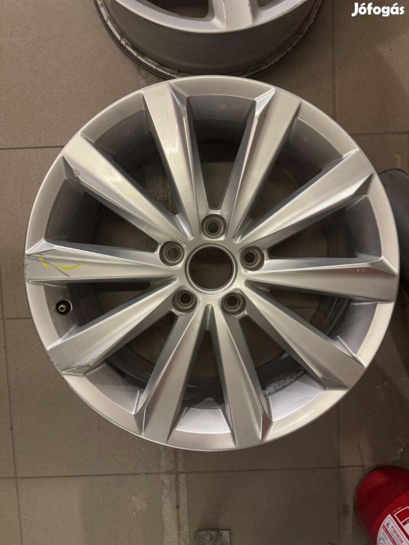 R17 Original Volkswagen 7.5J ET47 - 1Q0 601 025B 1Q0601025B 1db felni