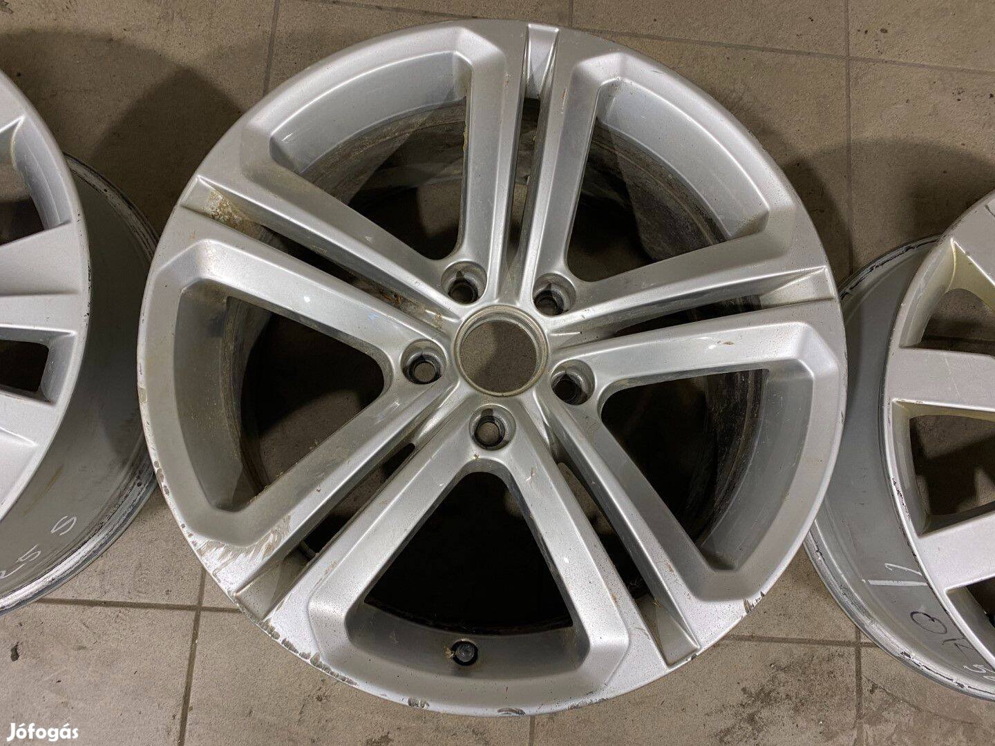 R17 Original volkwsagen 8J ET41 - 1k8 601 025T 1K8601025T 2db alufelni