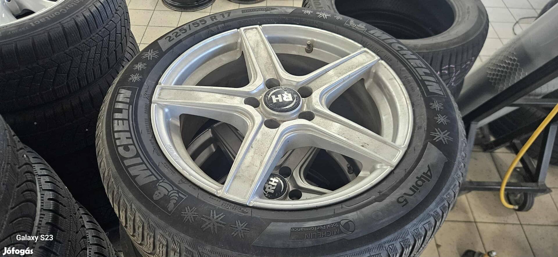 R17 Rh könyű fém felni