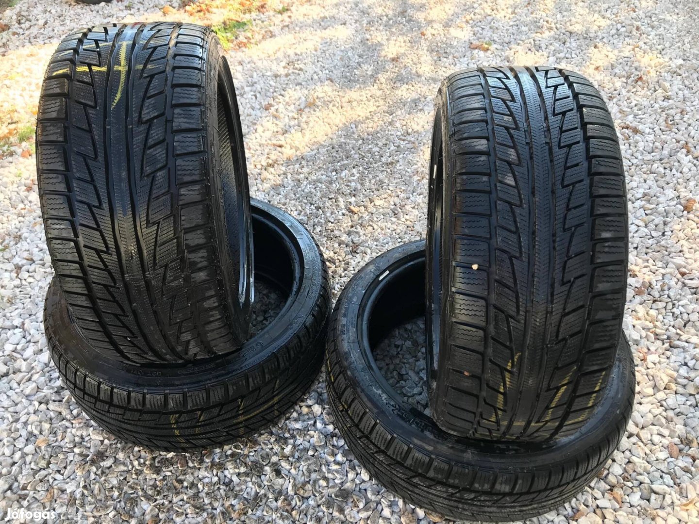 R18 Kumho téli gumi 2 széles hátul 255/35 elöl 235/40