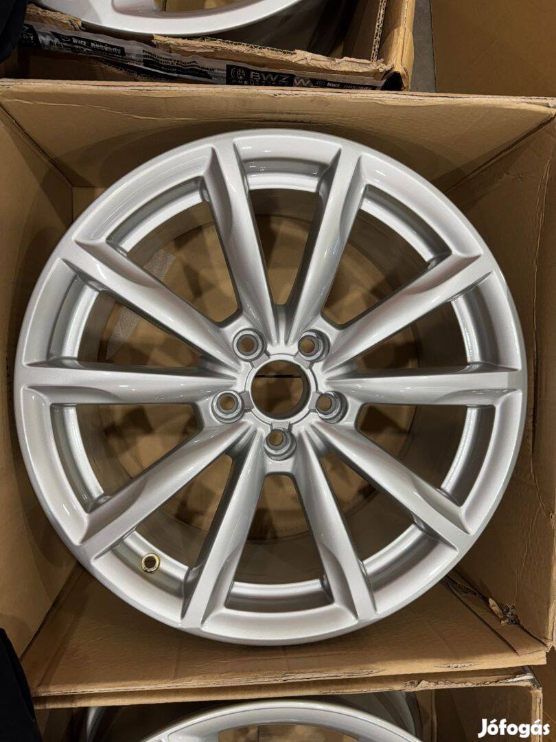 R18 Original audi 8J ET48 - 4F0 601 025CP 4F0601025CP 1db alufelni