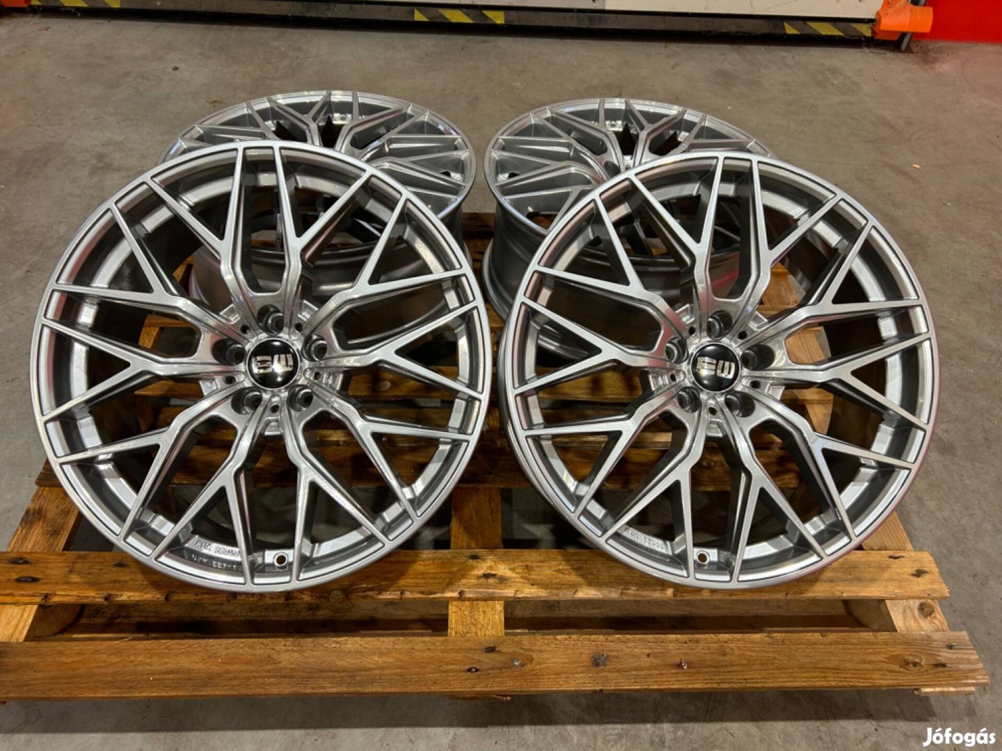 R20 5x112 (66.6) 8,5J ET28 Elite Wheels EW22 Új