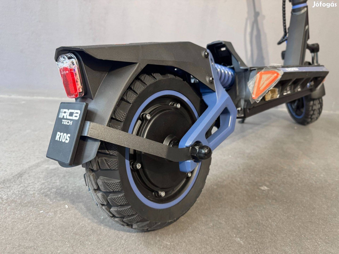 RCB Tech R10s - E-roller, Bontatlan (piros, kék)