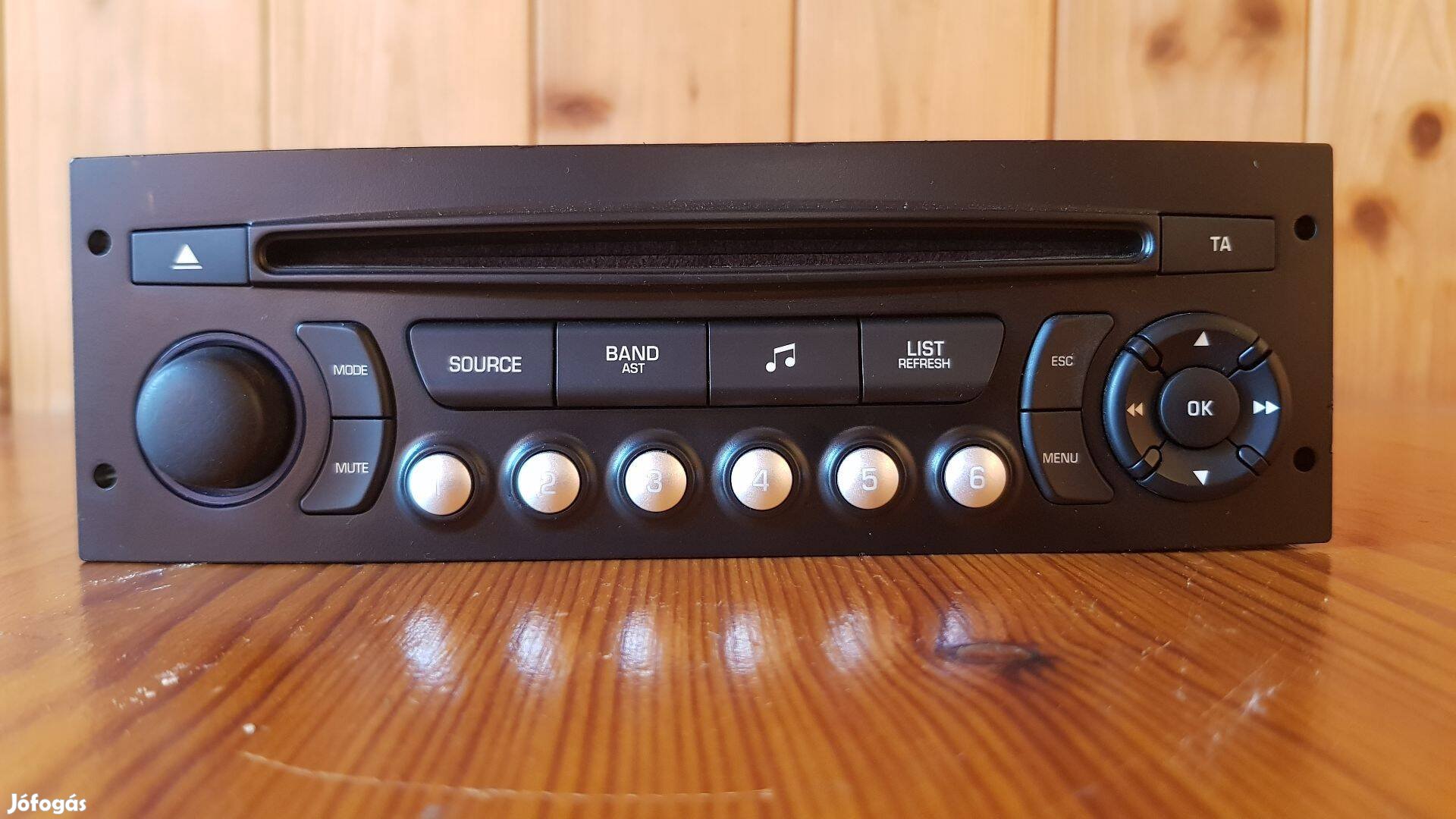 RD45 (eredeti, gyári) - Bluetooth telefon és streaming + USB