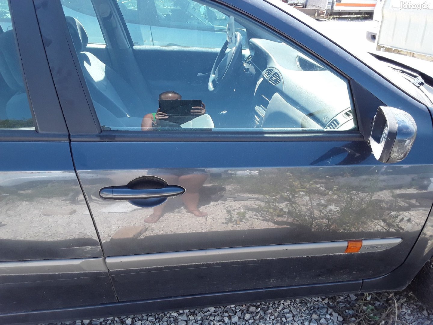 RENAULT LAGUNA AJTÓ KOMLETTEN, TÜKÖR BURKOLAT SÉRÜLT eladó