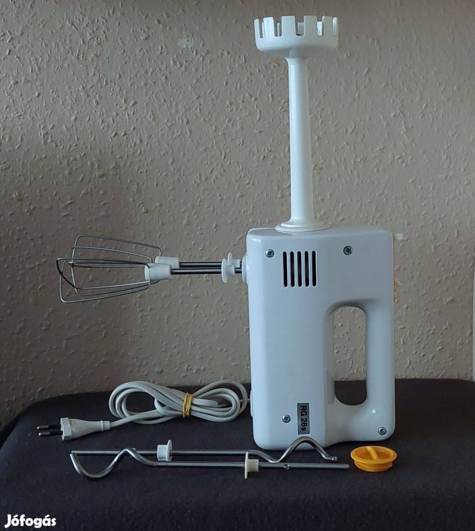 RG28 NDK robotgép tartozékokkal együtt