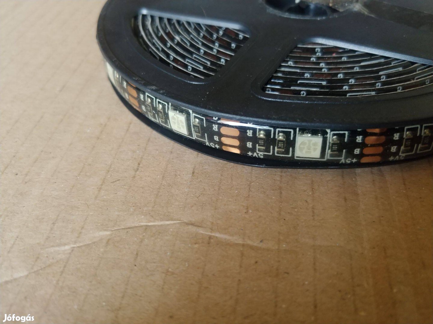 RGB ledszalag 5050 smd ledek DC 5 Volt fekete nyák