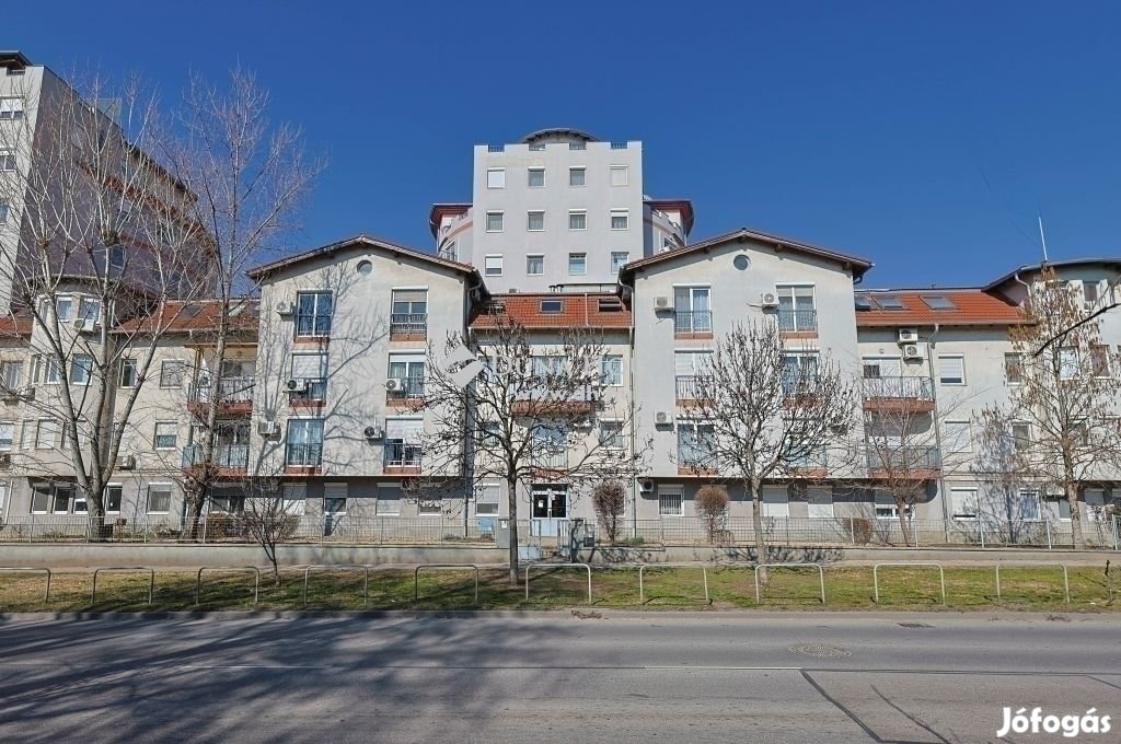 RÓZSALIGET LKP. JÓ ÁLLAPOTÚ, 2+2 SZOBÁS LAKÁS, PARKOLÓVAL.