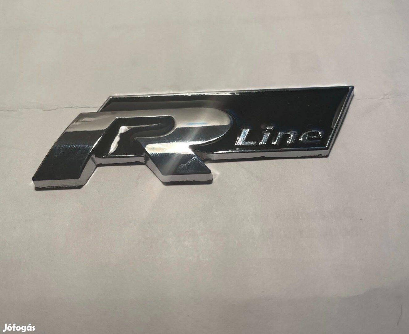 R-Line embléma 3 D fém Piros és fekete színben