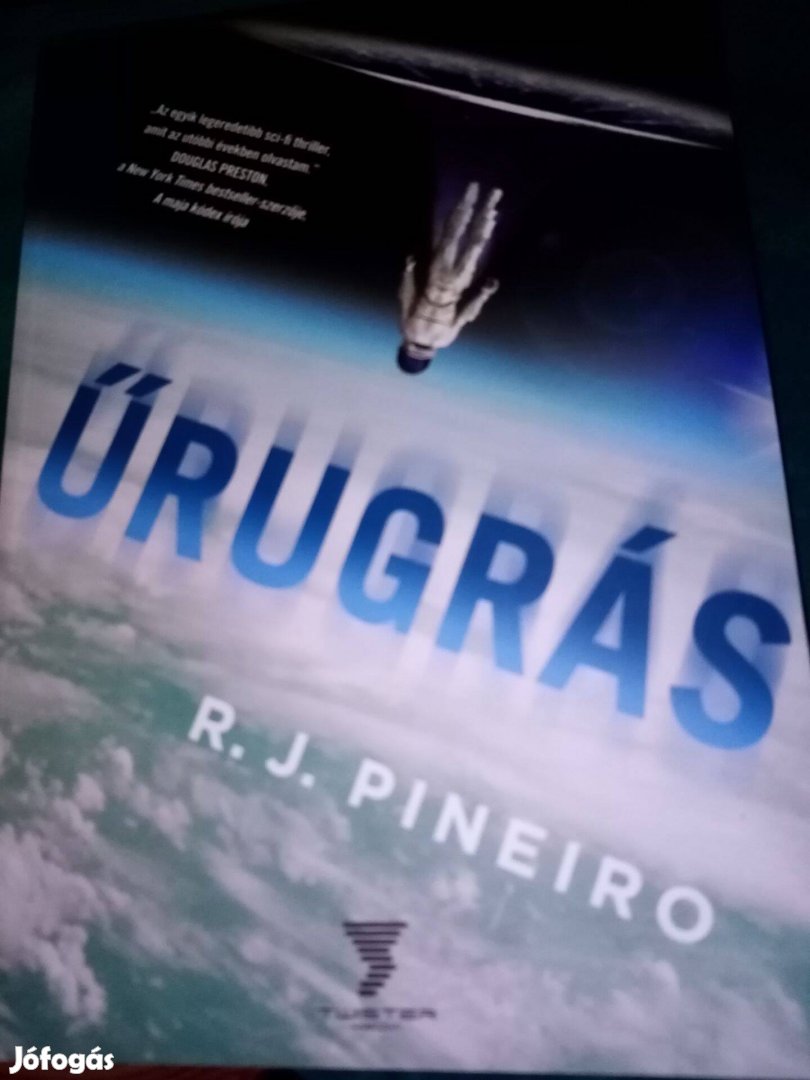 R. J. Pineiro: Űrugrás