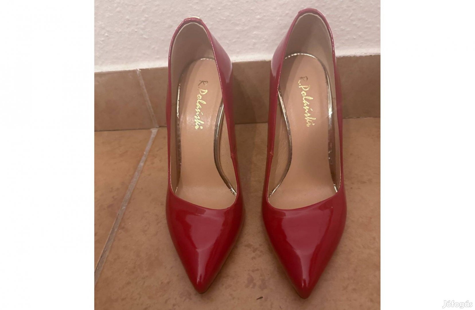 R. Polanski tűsarkú cipő, új, 35-ös, piros lakkhatású színben