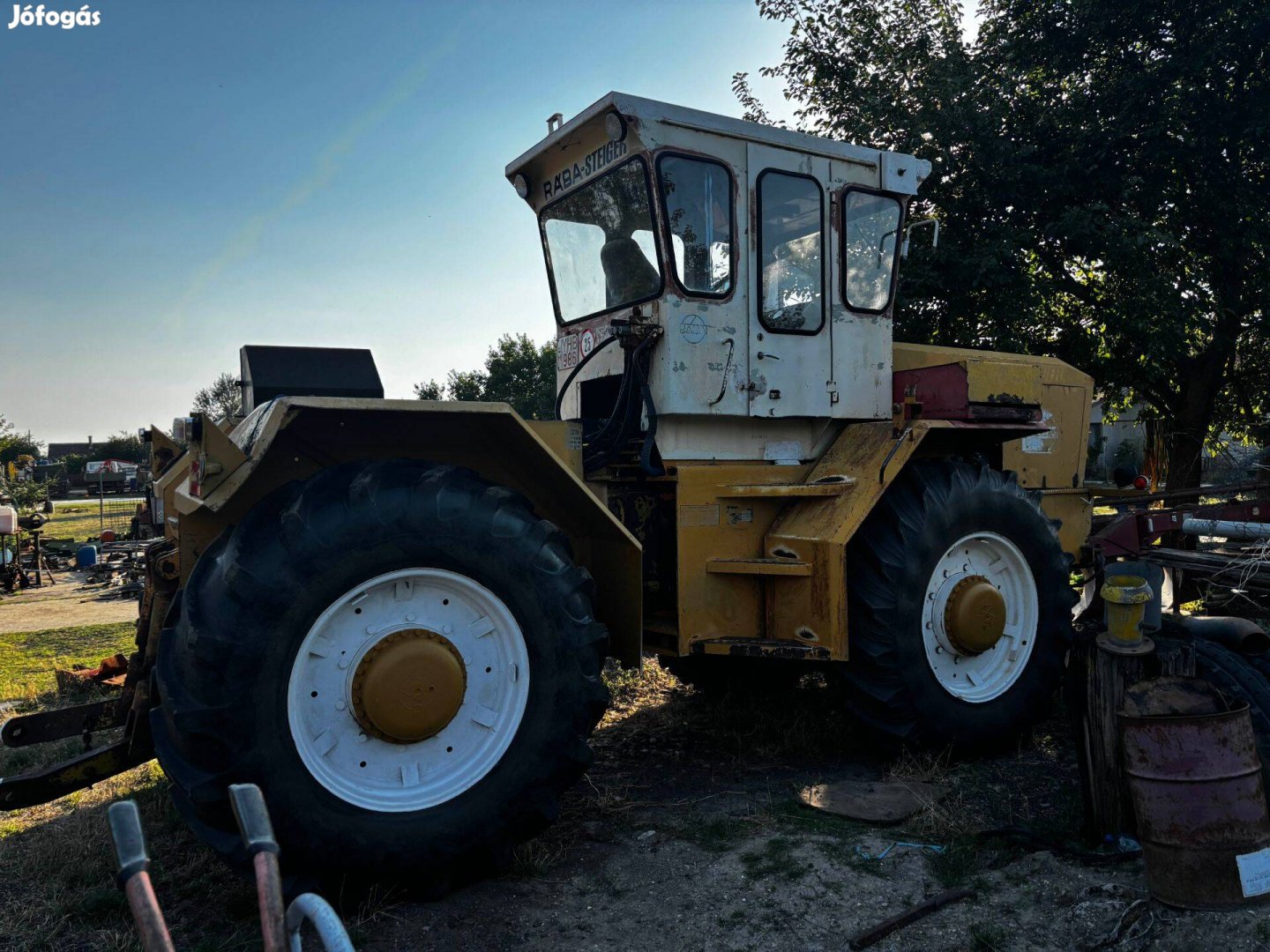 Rába Steiger 250 tartozékaival és munkagépeivel
