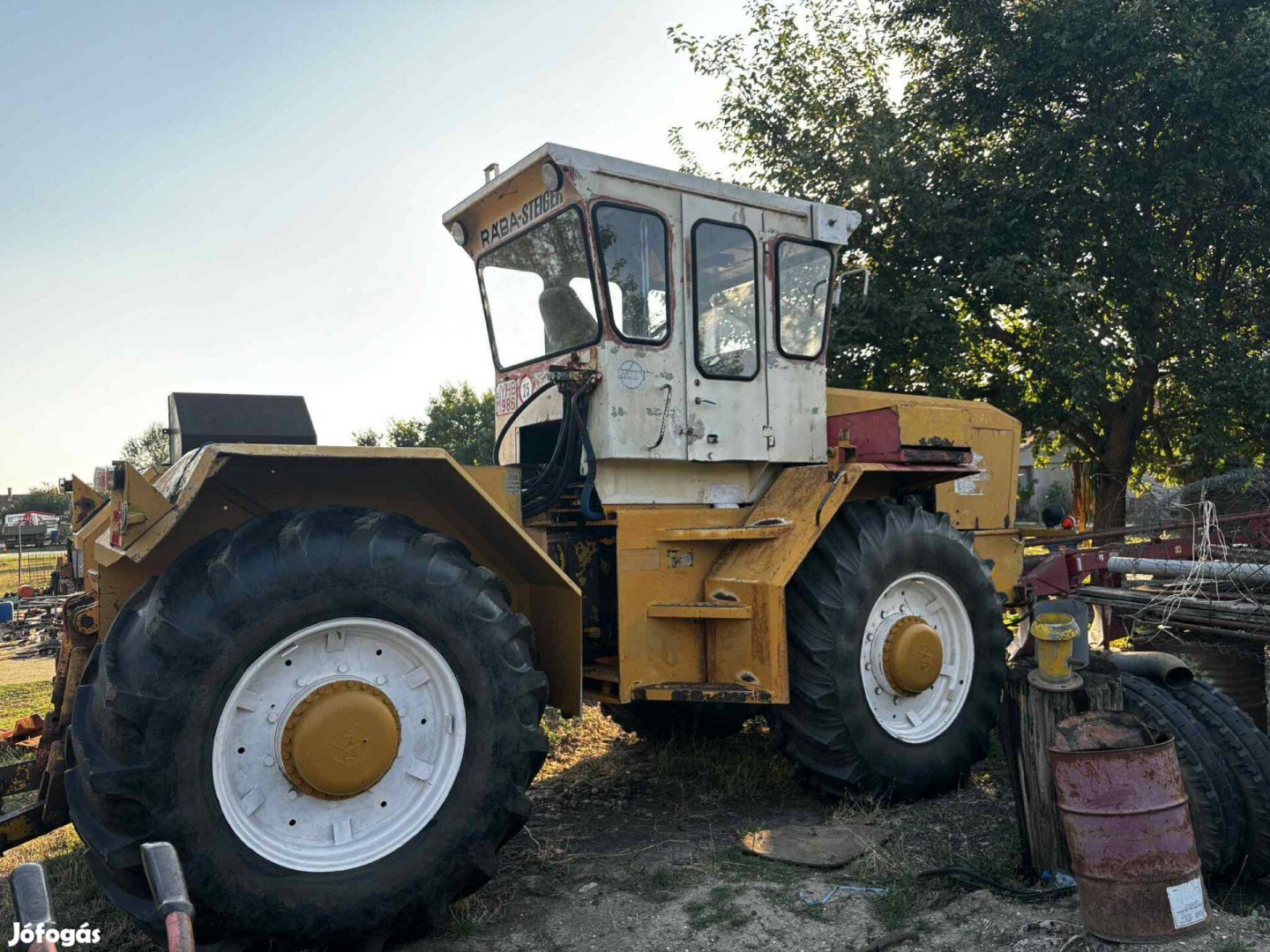 Rába Steiger 250 tartozékaival és munkagépeivel
