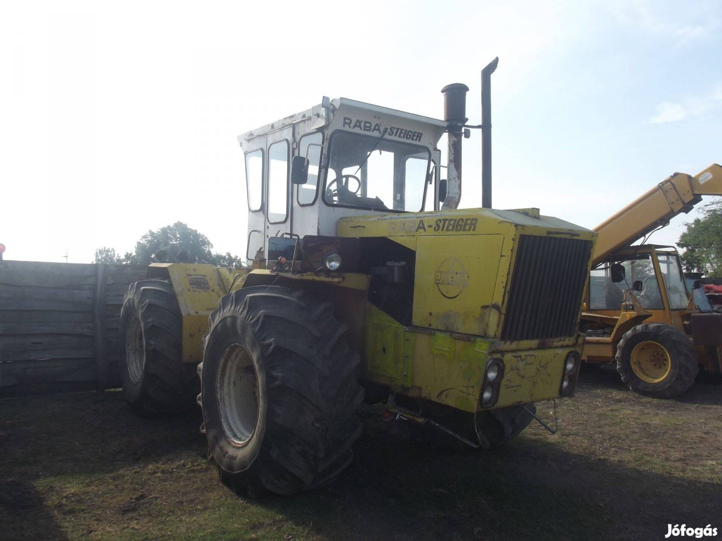Rába Steiger 250 traktor eladó igény esetén munkaeszközeivel is