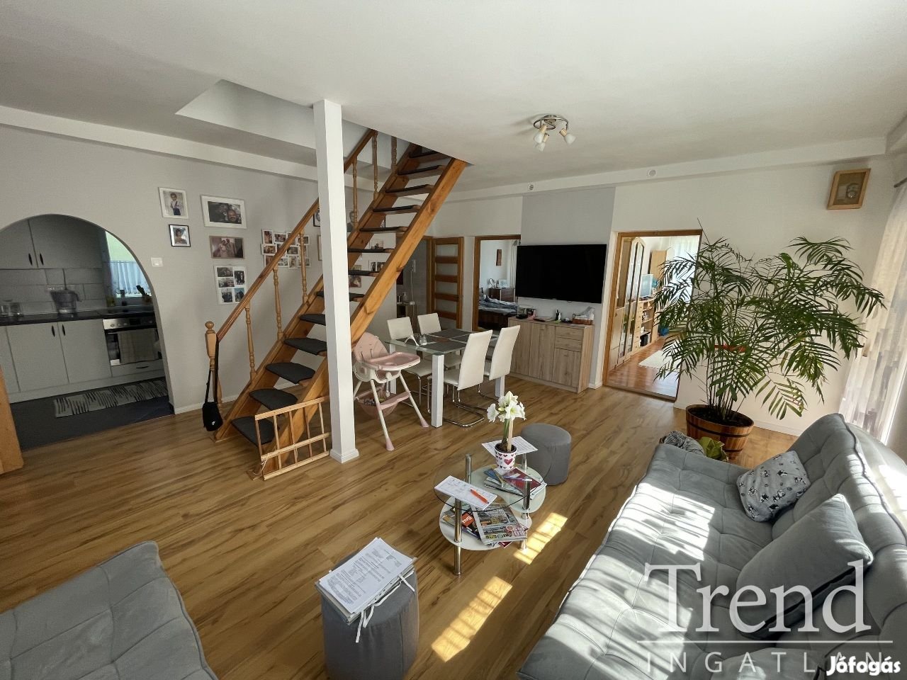 Rácalmás központjában felújított két szintes családi ház