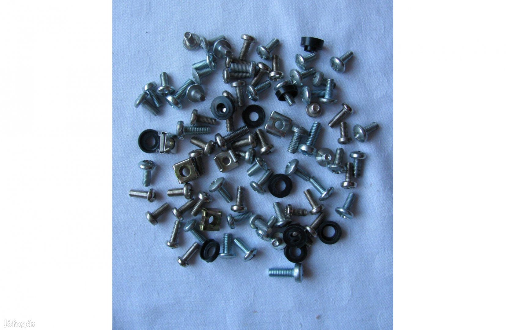Rack csavarok és alátétek , M5 és M6 , 88 db