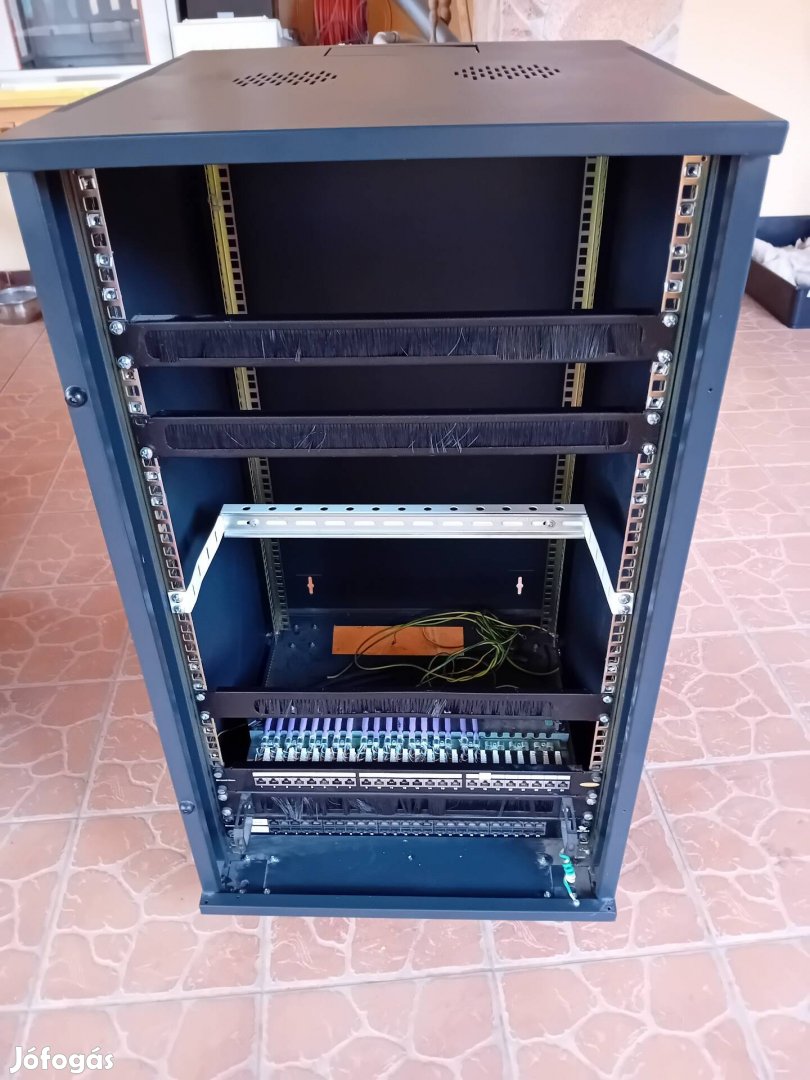 Rack szekrény 