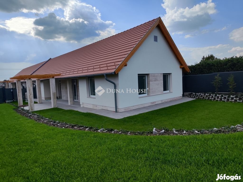 Ráckeresztúri 108 nm-es ház eladó