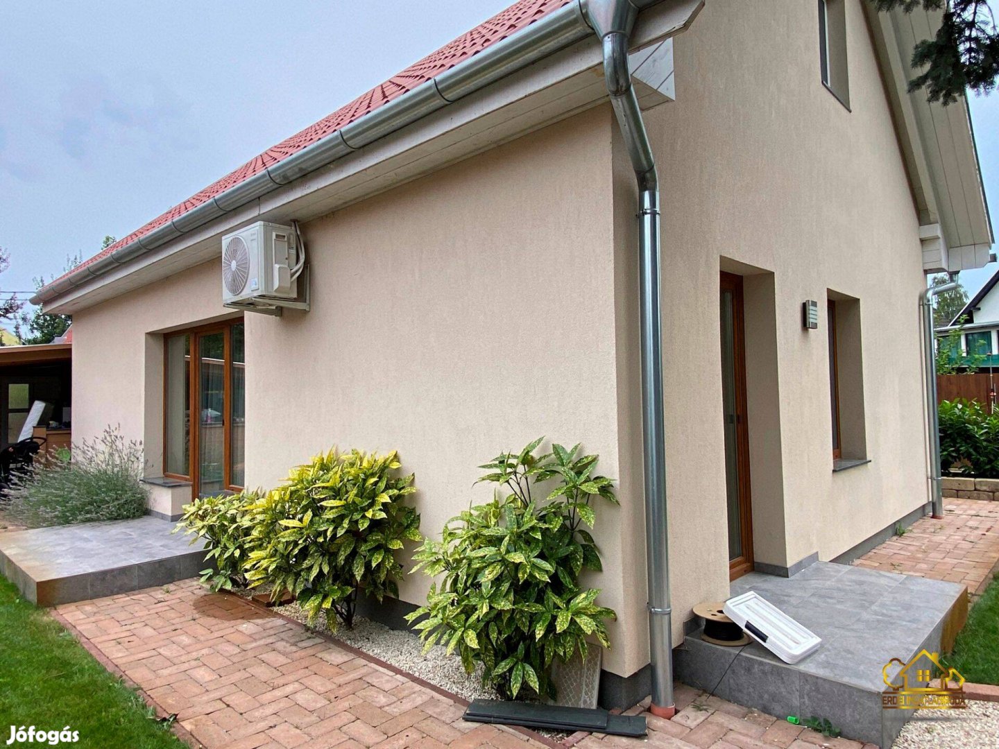 Ráckeve Dunaparti részén 91 m-es igényesen megépített ház!