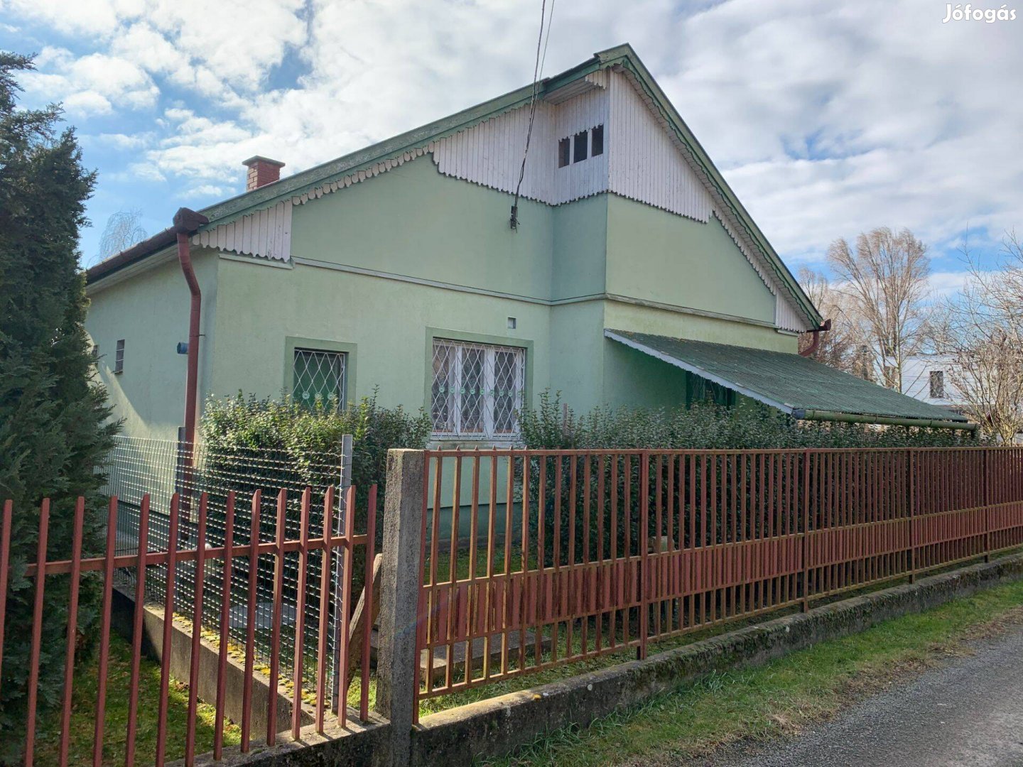 Ráckevén Dunától 150 m-re, családi ház sürgősen eladó