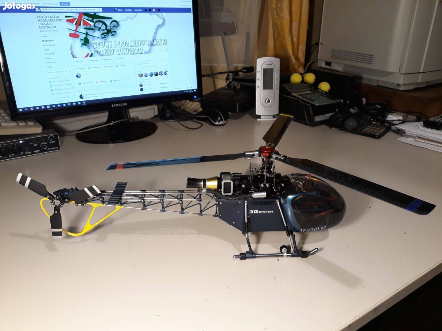 Rádiótávirányítású helikopter model