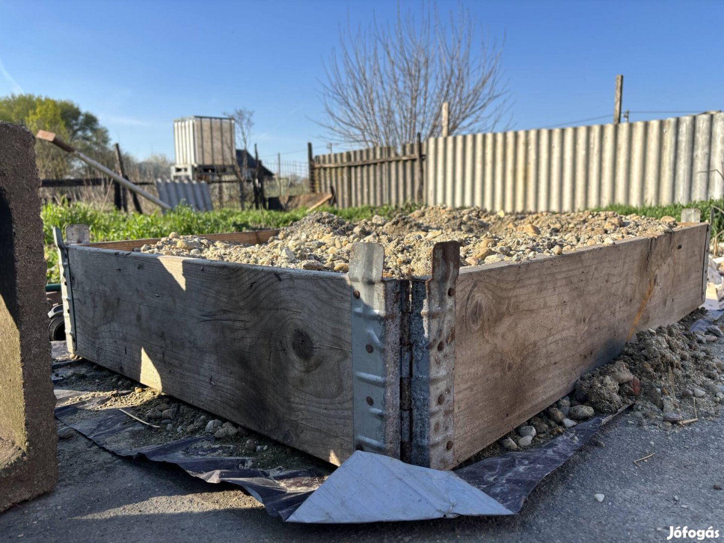 Raklap magasító eladó