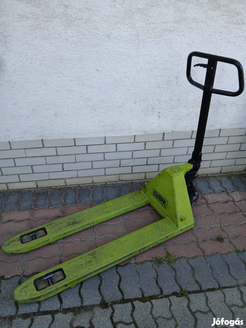 Raklapemelő 2,5 t teherbírású, Clark raklap emelő kitűnő állapotban