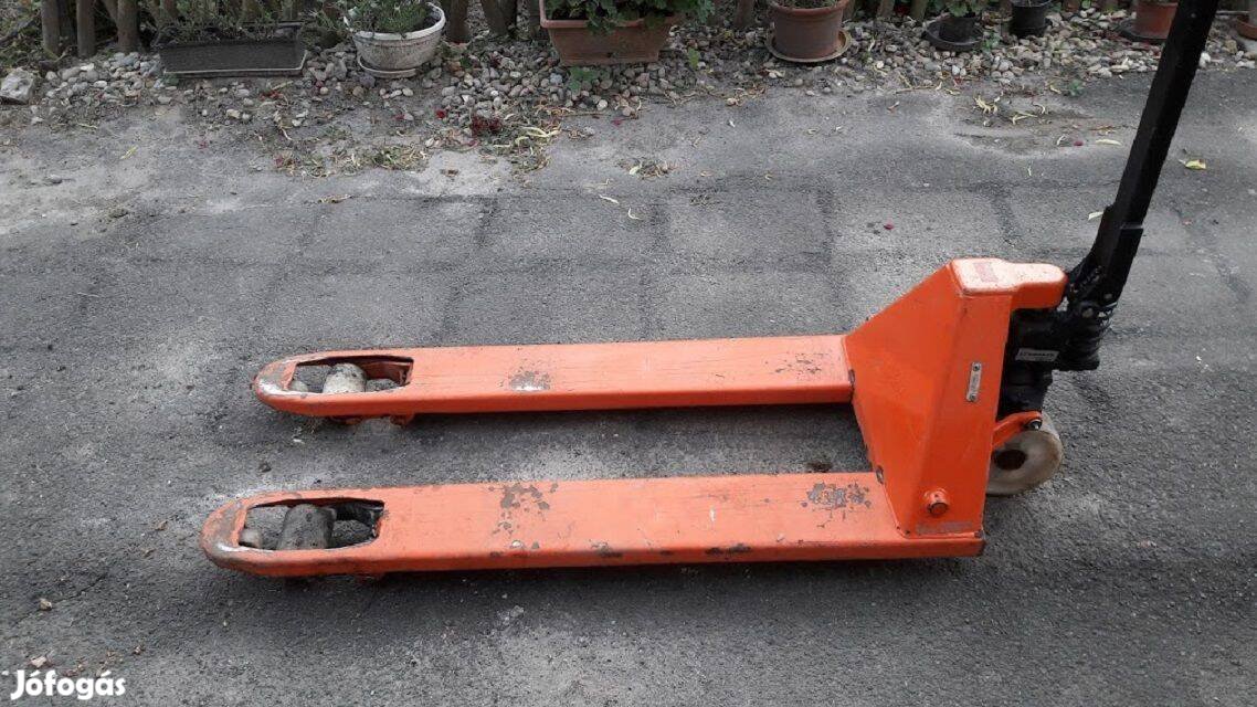 Raklapemelő béka Toyota
