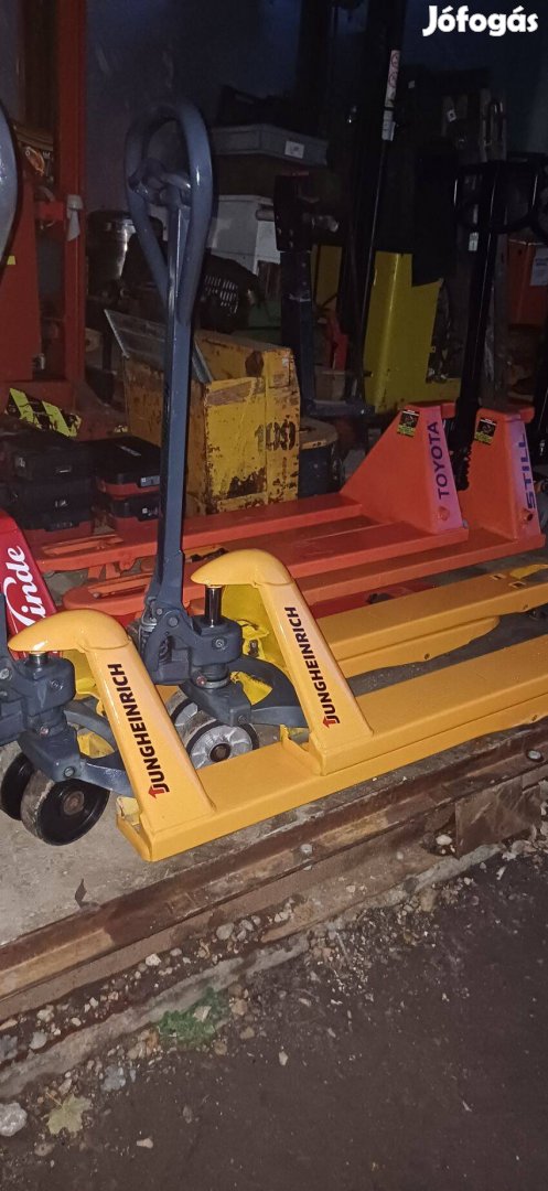 Raklapemelő béka több db