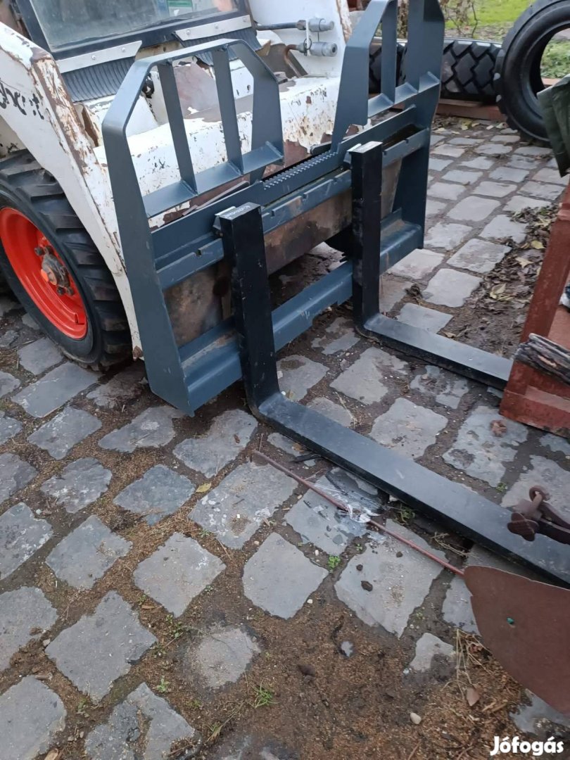 Raklapvilla Bobcat paláston 3 tonnás