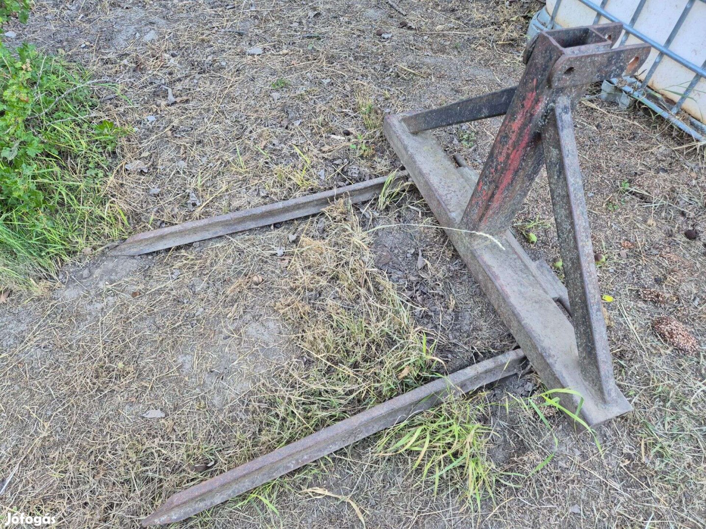 Raklapvilla, bálatüske eladó