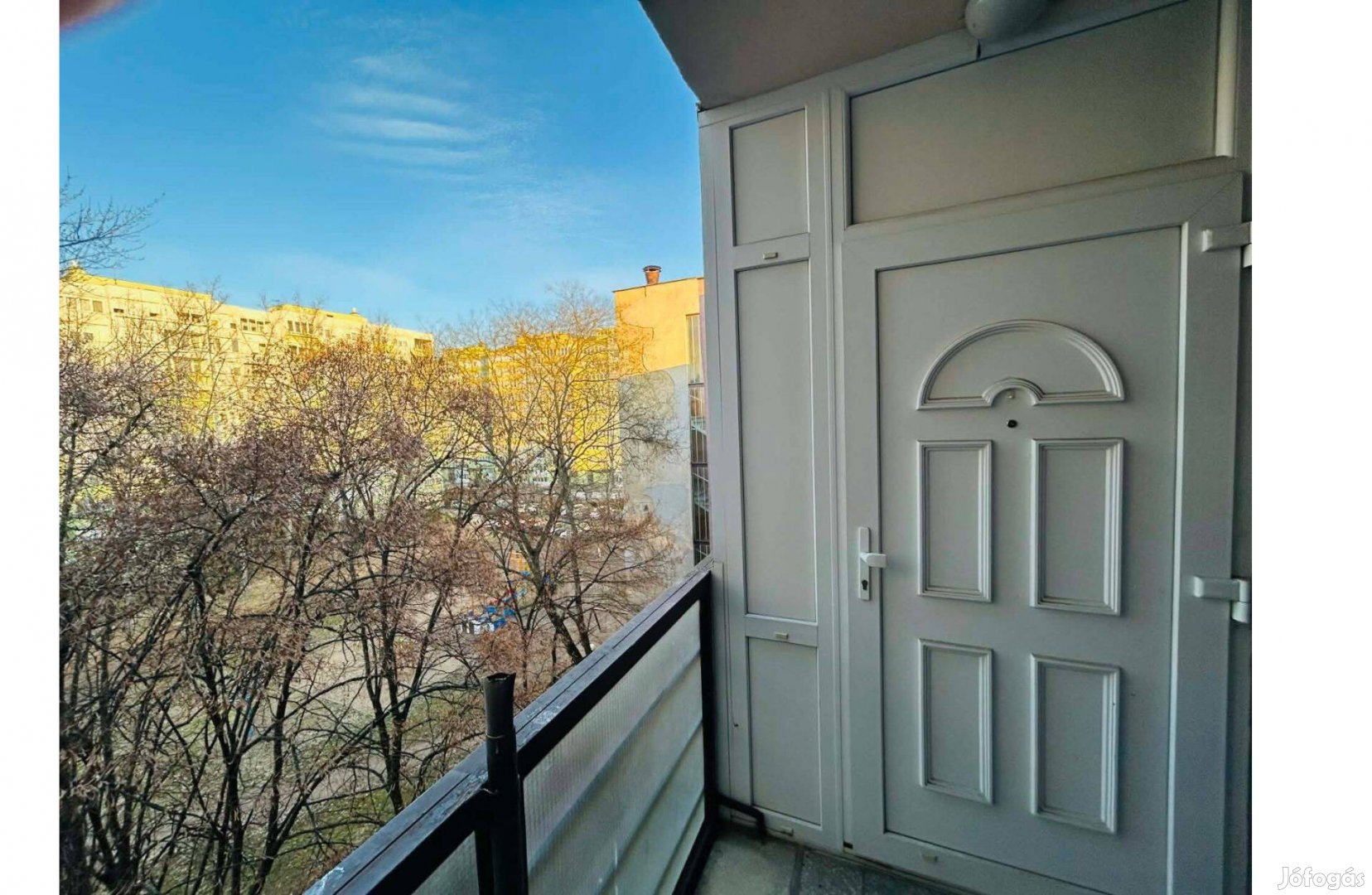 Rákóczi utcán 54 m2-es napfényes lakás eladó