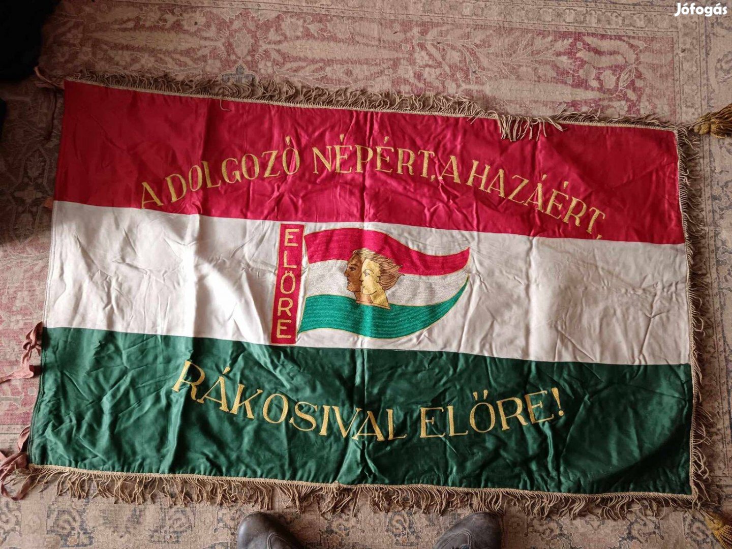 Rákosi korszakból származó úttörő zászló, "A dolgozó népért, a hazáért