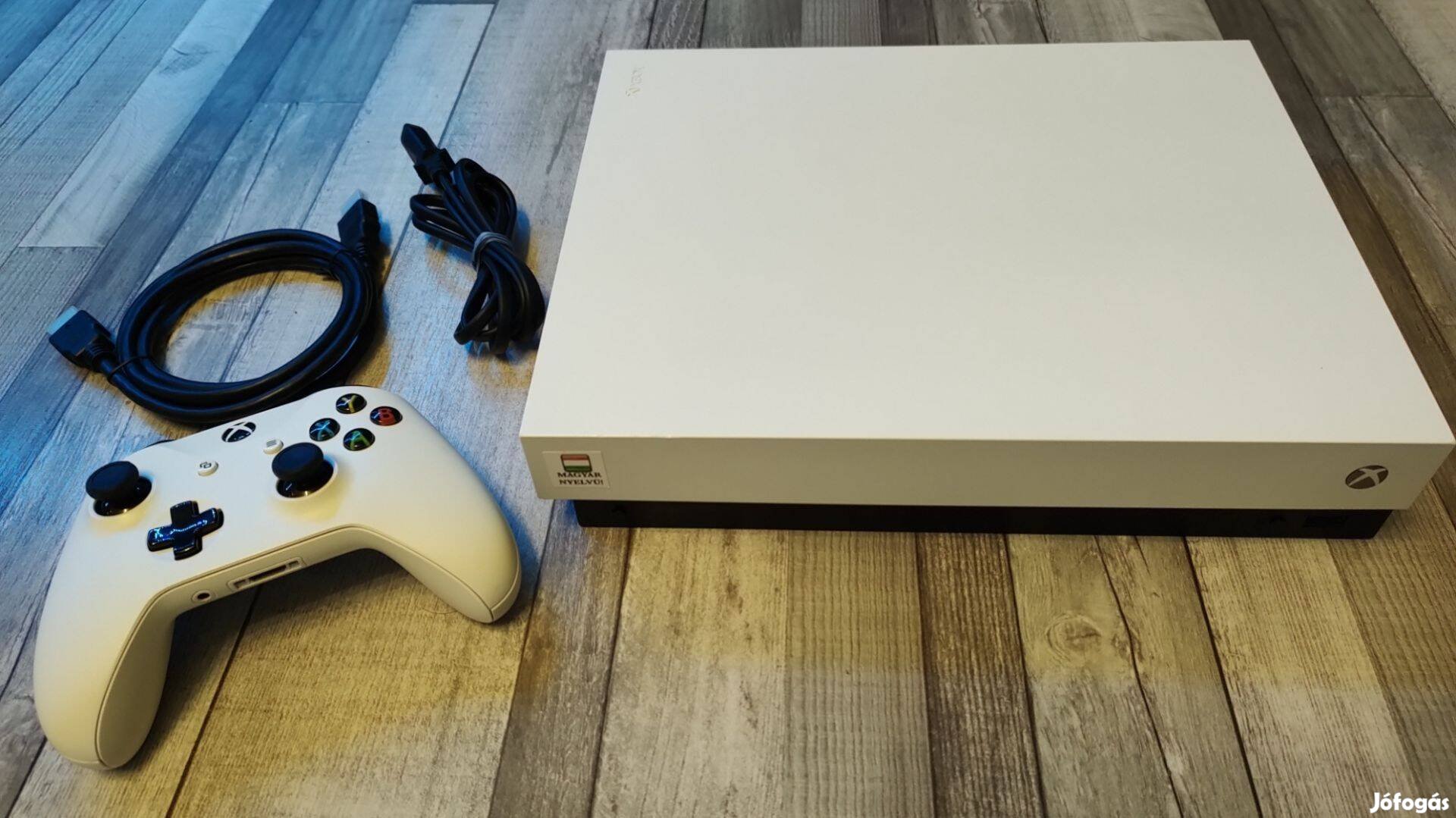 Raktáron! Limitált Fehér Magyar Menüs Xbox One X Konzol+Ajándék Játék!