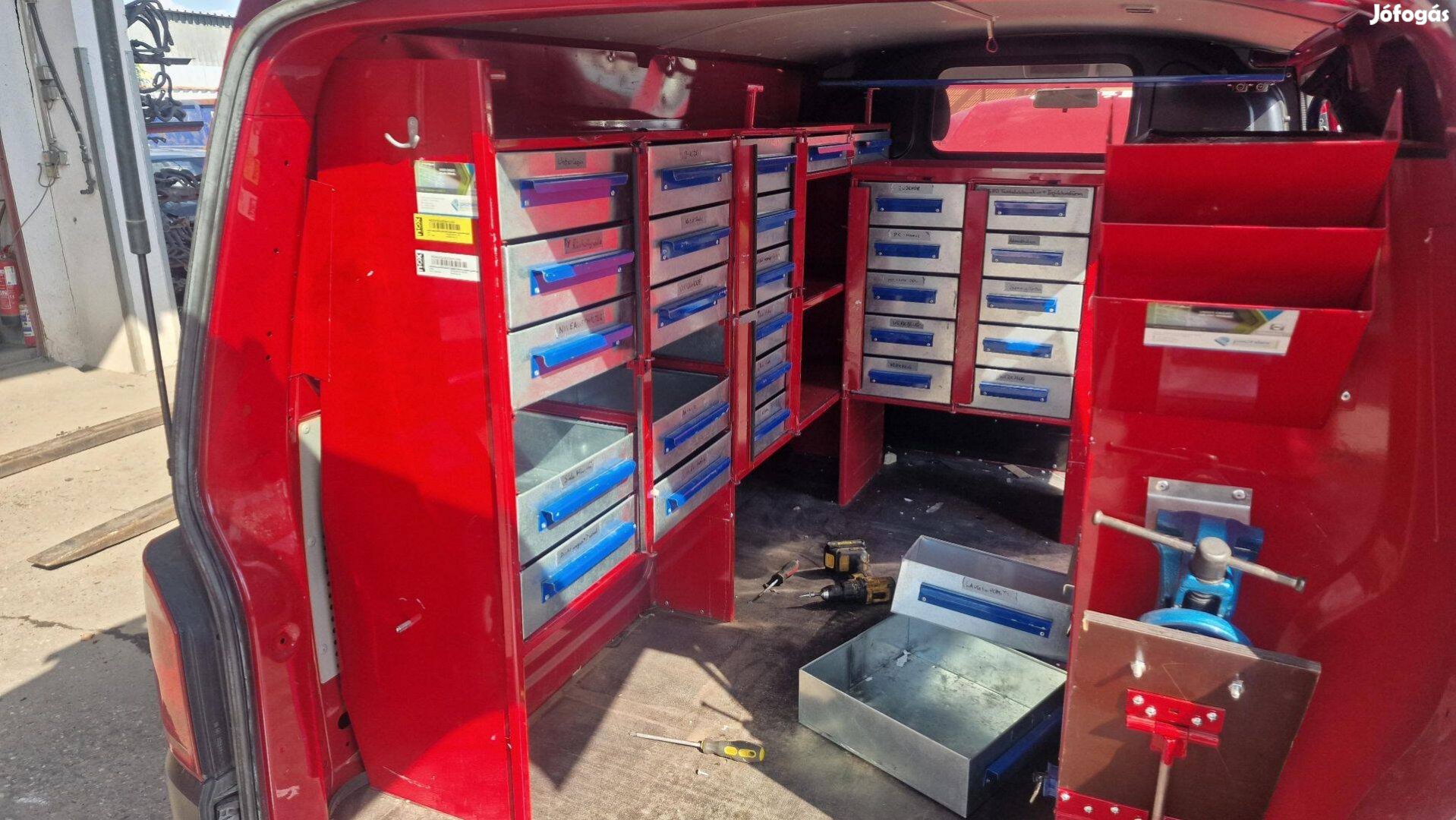 Raktér polc járműberendezés VW T6 szervizkocsi satu Bott Würth Sortimo