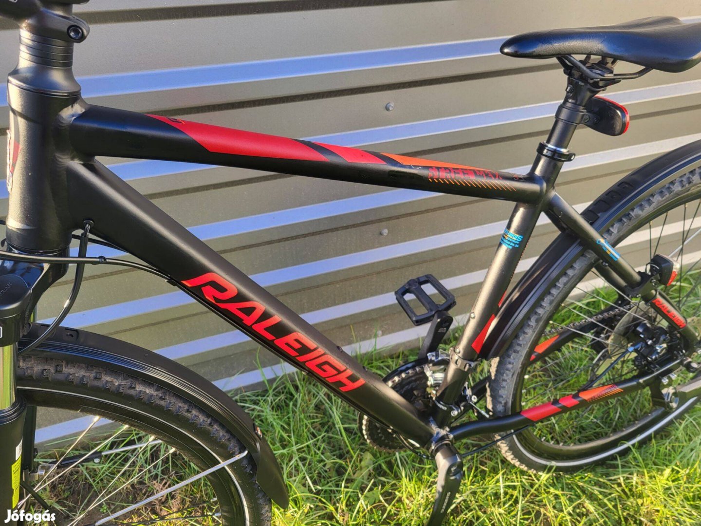 Raleigh 28" férfi trekking kerékpár tárcsafék agydinamó