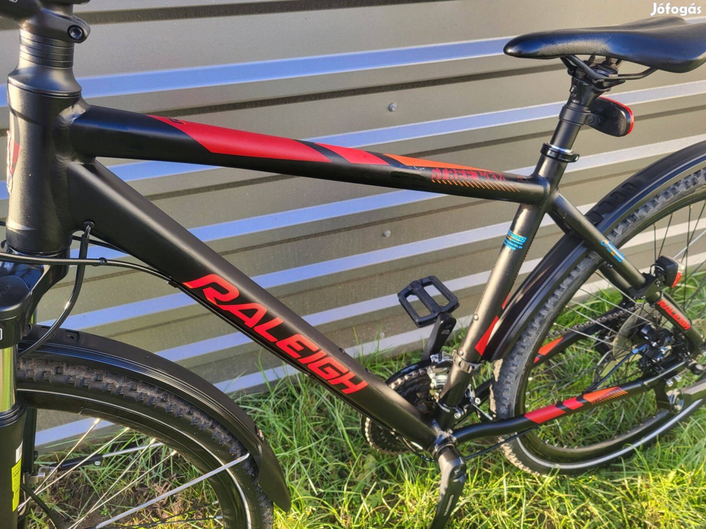 Raleigh 28" férfi trekking kerékpár tárcsafék agydinamó