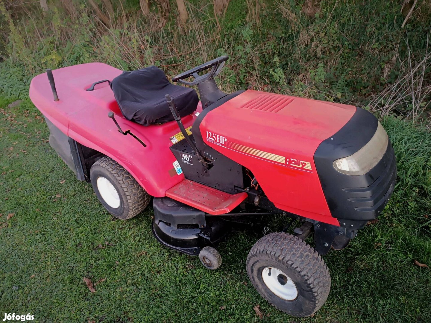 Rally Briggs fűnyíró traktor , fűnyírótraktor 