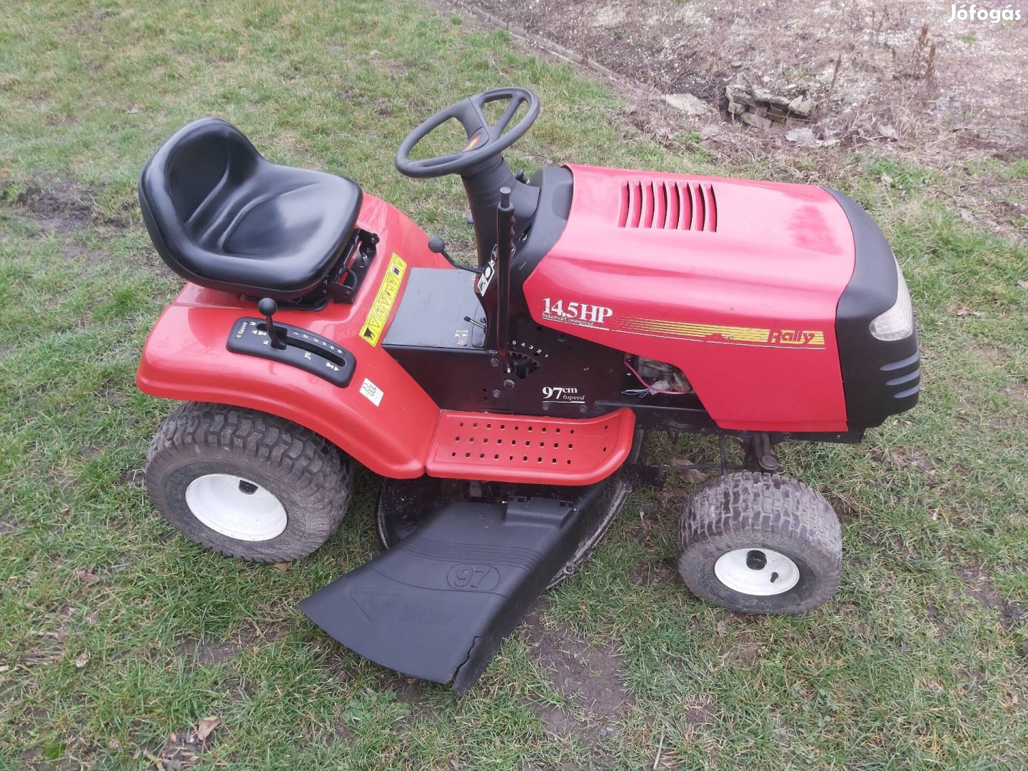 Rally Husqvarna oldalt kidobós fűnyíró traktor