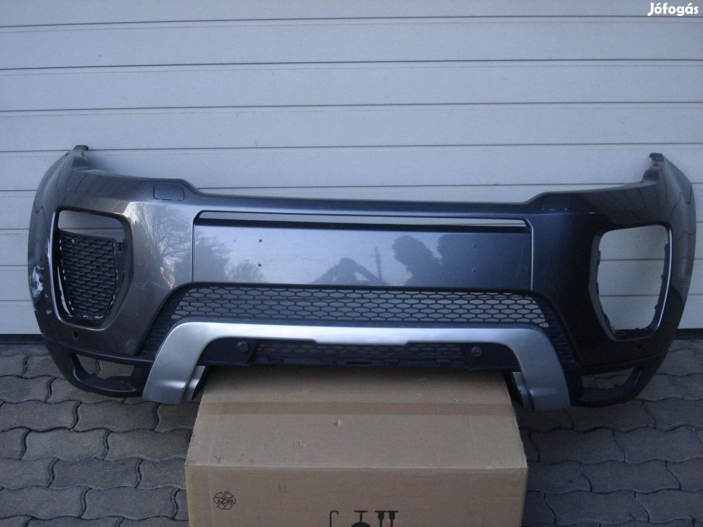 Range Rover Evoque radaros mosós első lökhárító GJ32-17F003-C 2015-től