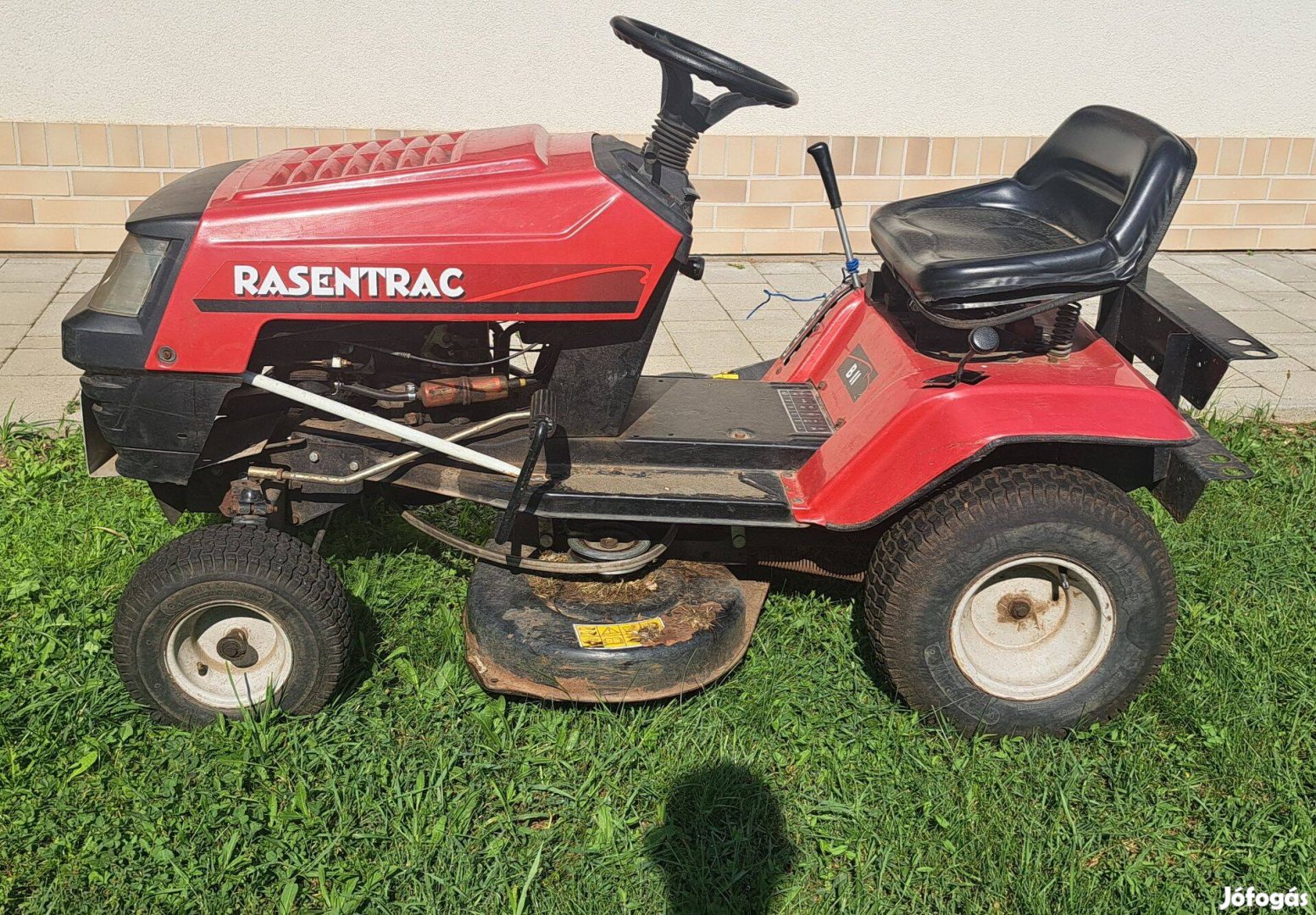 Rasentruck fűnyíró traktor