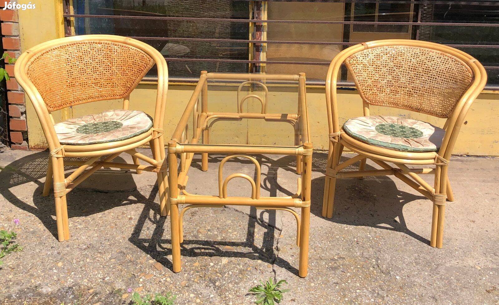 Rattan asztal + 2db fotel