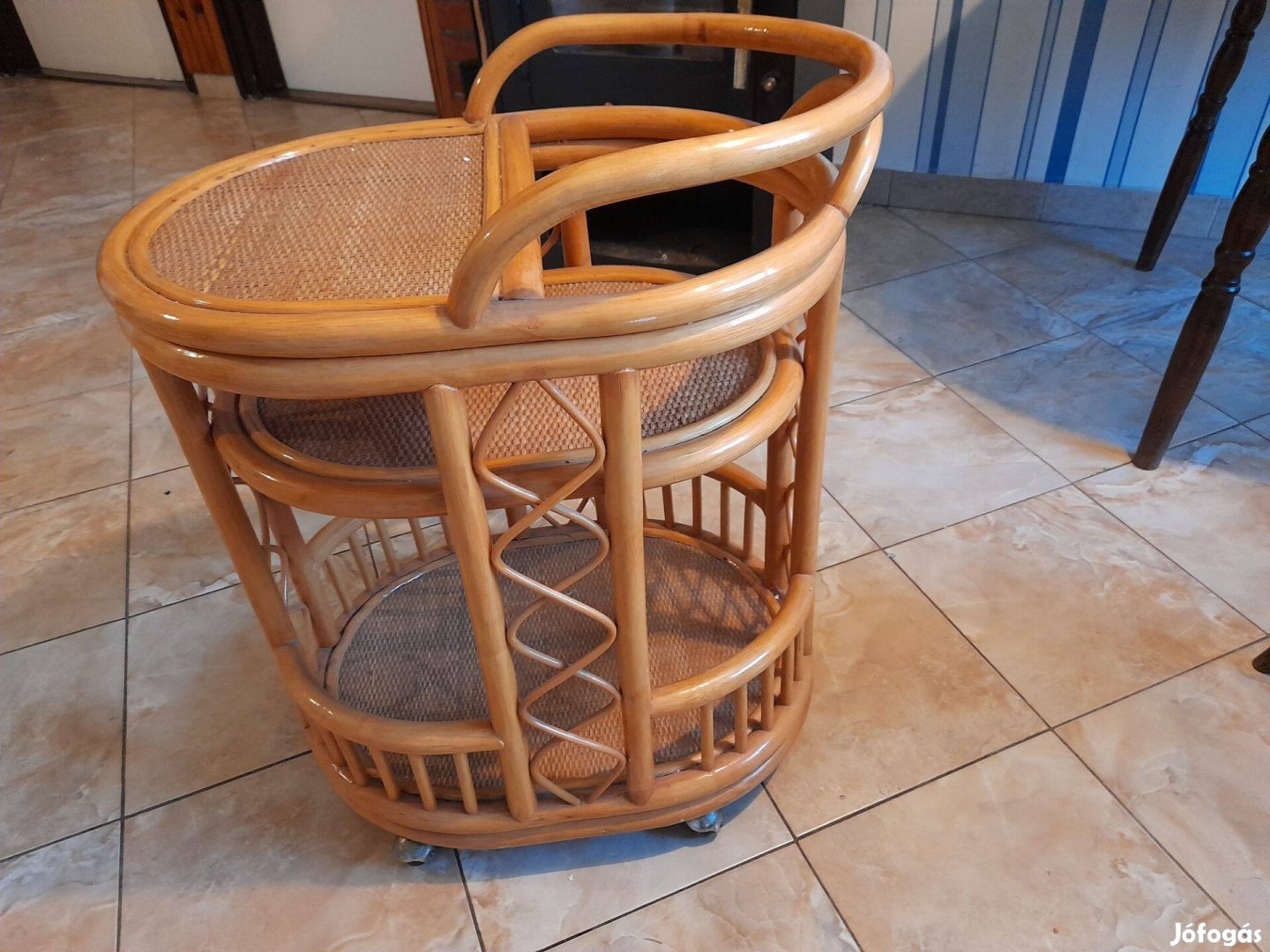 Rattan bambusz zsúrkocsi