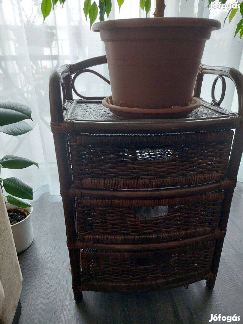 Rattan fiókos komód természetes stílus, rendezett tárolás
